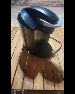 KEURIG COFFEE MAKER 
