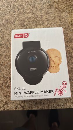 Mini waffle skull shape maker