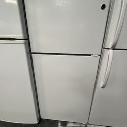 Refrigerator GE 28”