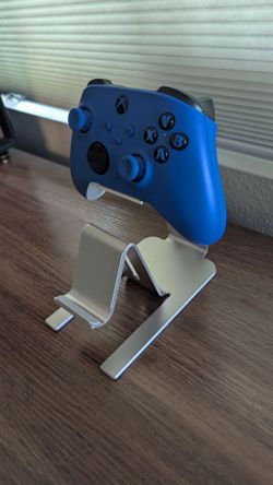 Xbox Wireless Controller Shock Blue + Metal Stand – Barely Used