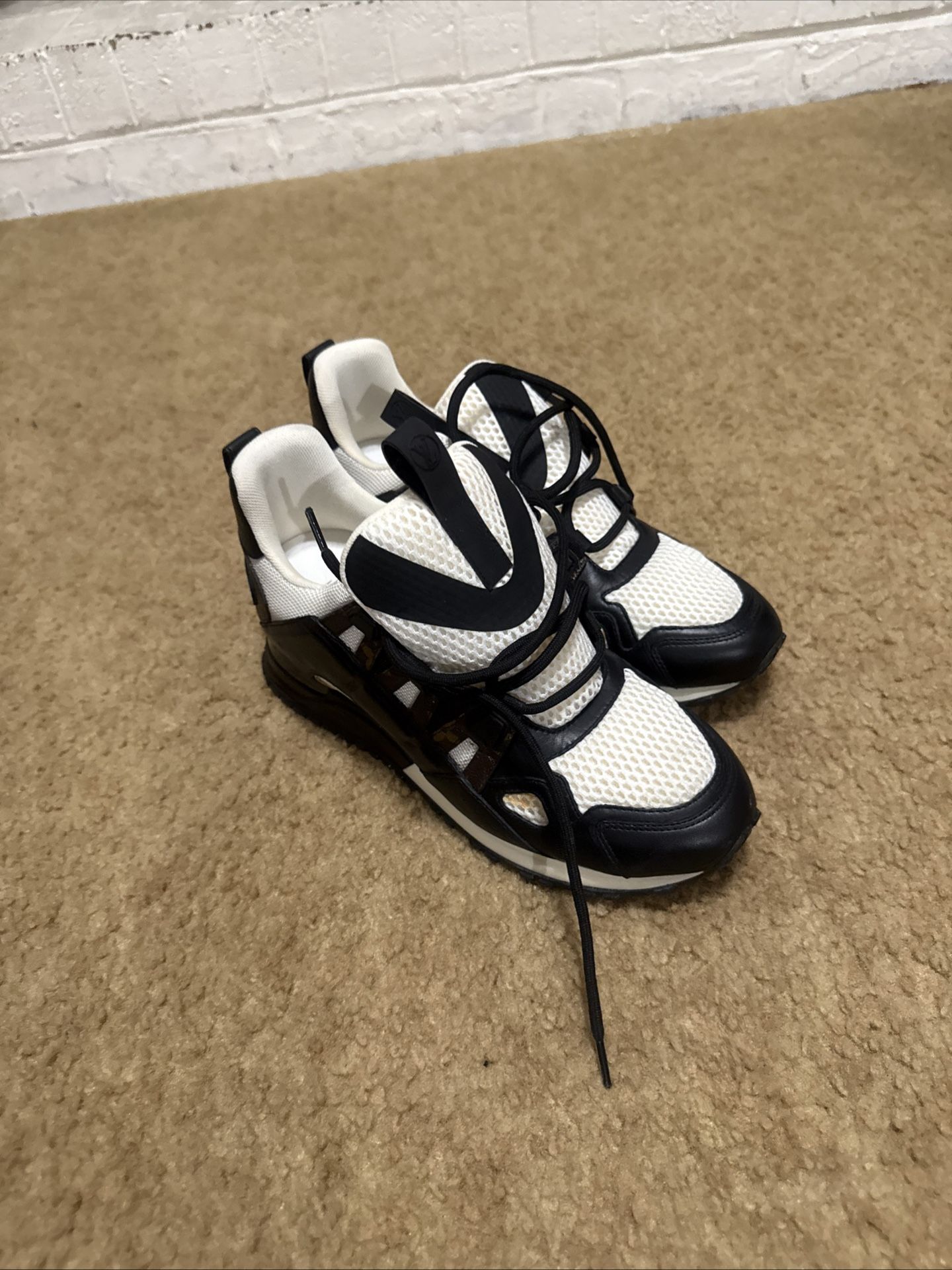 Size 7.5 - Louis Vuitton Monogram Run Away Black/Brown - CL1108
