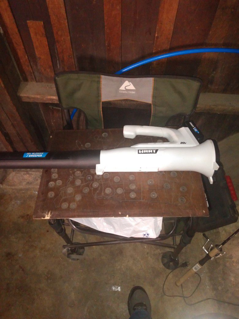 Hart Combo Leaf Blower, Chain Saw, Weed Eater With 2 Batterys 