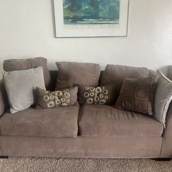 Free Couch And Pillows 