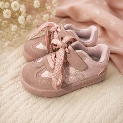 Pink shoes (size 9c)