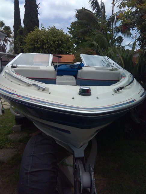 Bayliner Boat Great Condition Trailer Great Condition Only 1 Owner Straight 4 Great On Gas  3500 Or Trade 