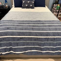 Macy’s Hotel Collection Queen Size Bedding 