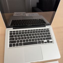 Apple MacBook Pro 13.3" LED Backlit 2.26GHz Intel Core 2 Duo processor