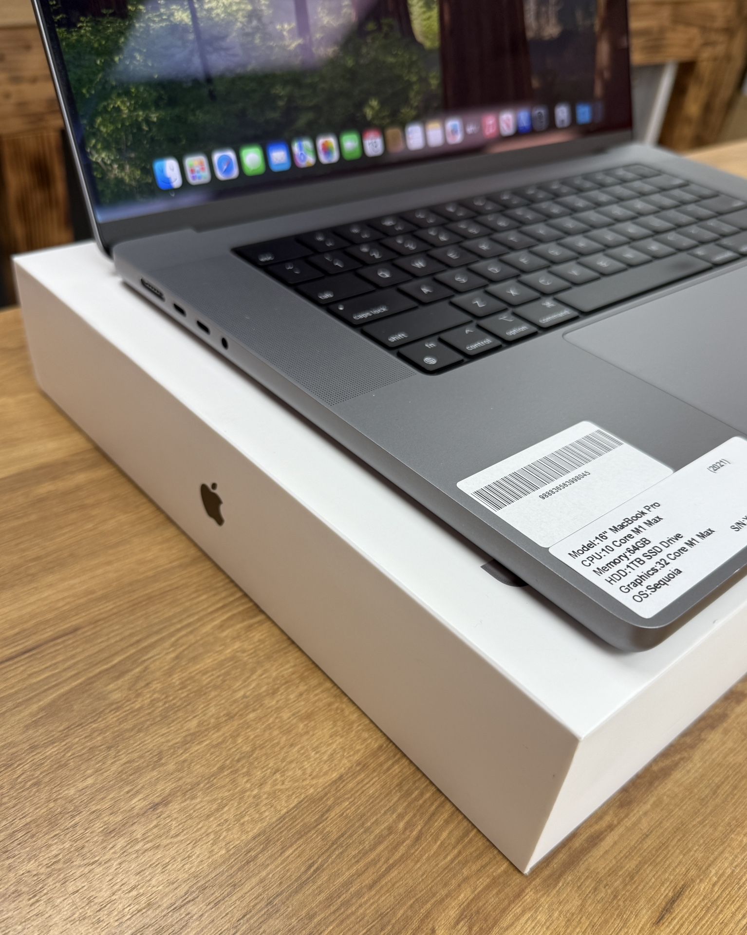 Space Gray M1 16 Core MacBook Pro 16-inch M1 Max 10 Core 32 Core GPU