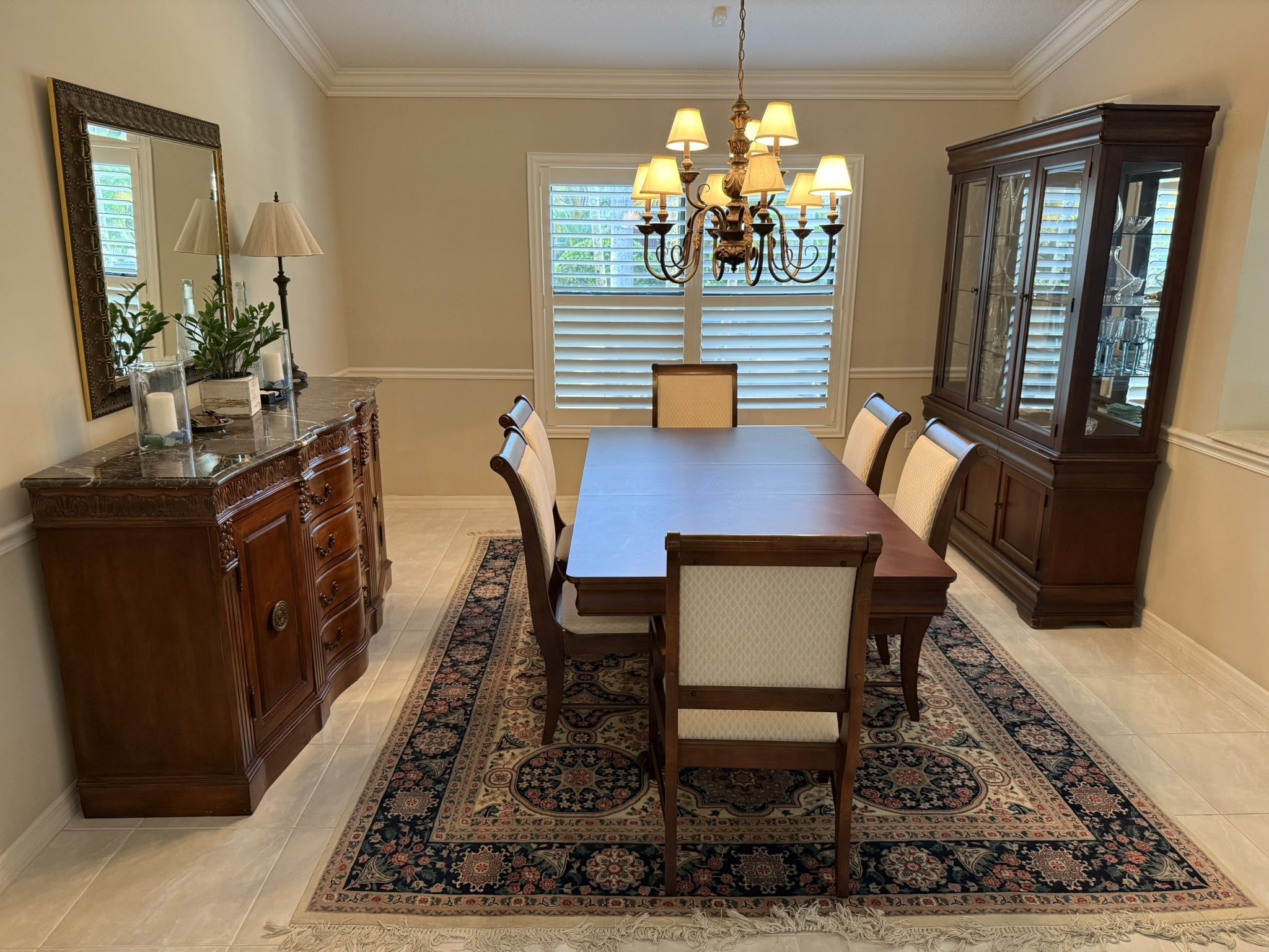 Complete Dining Room Set / Juego De Comedor