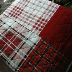 BEAUTIFUL NEW COTTON QUEEN QUILT