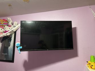 40’ Roku Tv ( With Tv Mount )