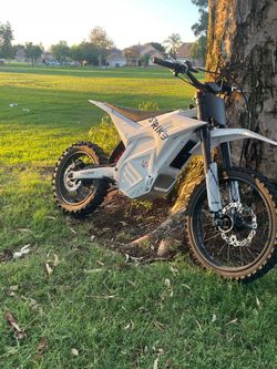 Throne Strike Electric Dirt Bike 60 volt battery
