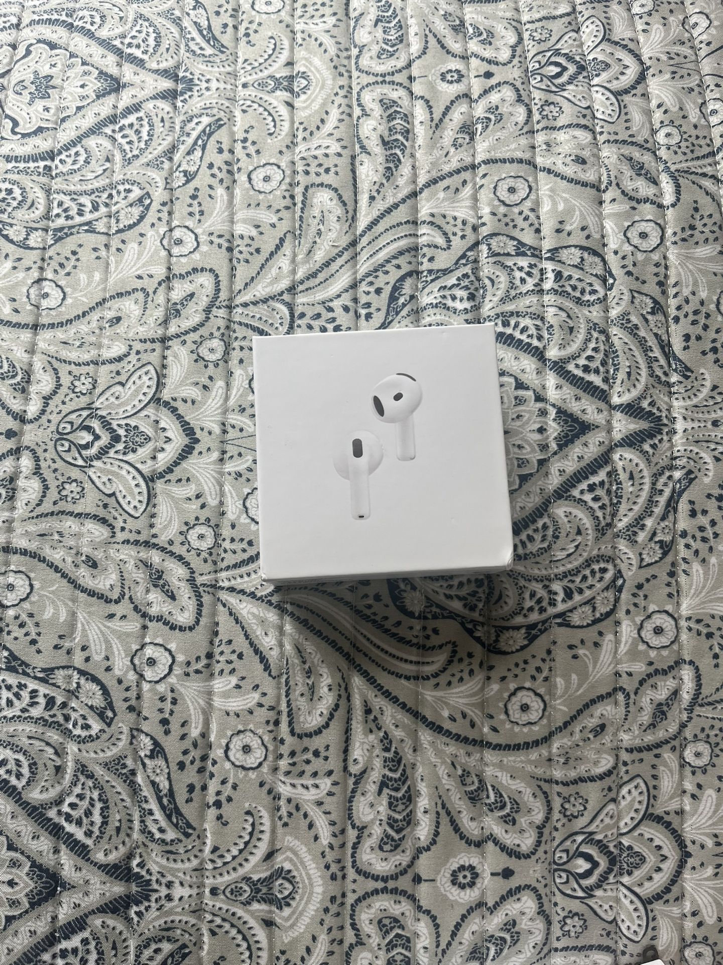AirPods 4