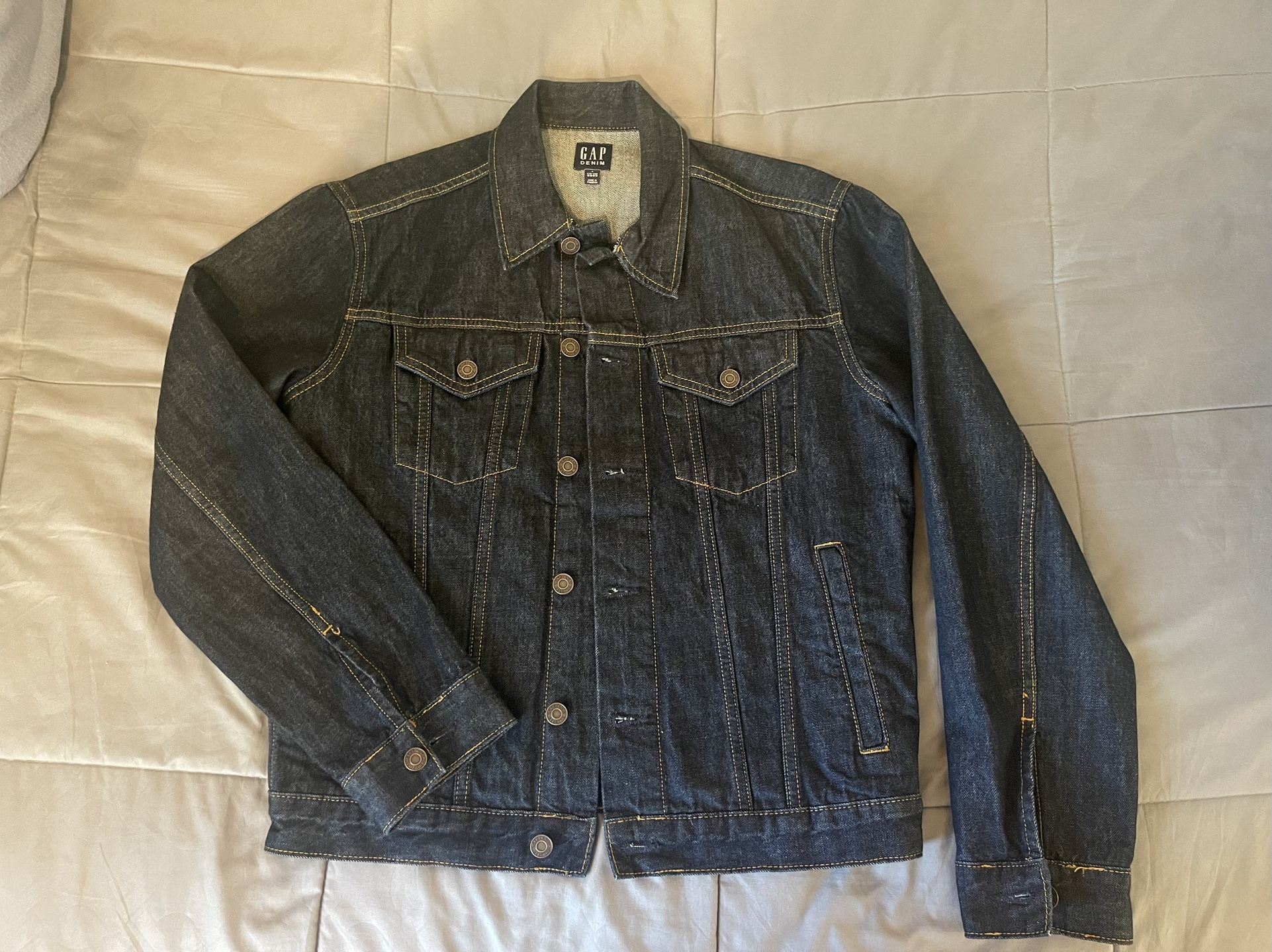 Gap classic dark wash denim jacket