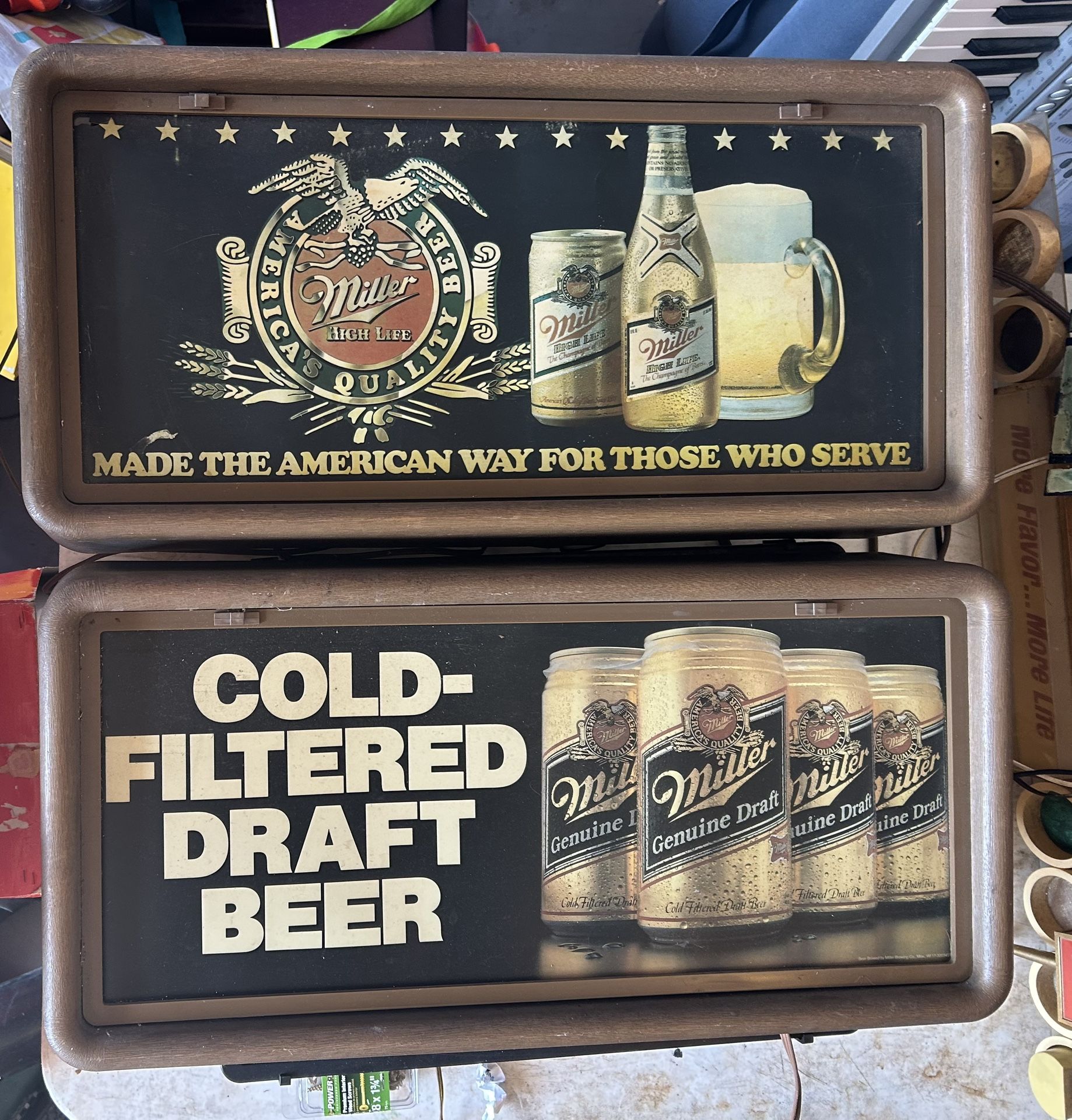 Selling Several Vintage Beer/Bar Electric Light Up Signs. Wanting to give the last two items away to whoever buys several of the others.