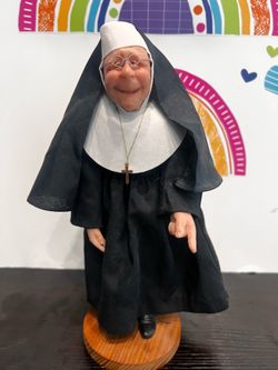 SISTER MARY MARGARET NUN DOLL - 11 INCH ON WOODEN STAND - NANAS FAMILY BY RICHARD  SIMMONS