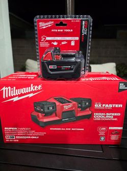 Milwaukee super  charger and battery 5.0