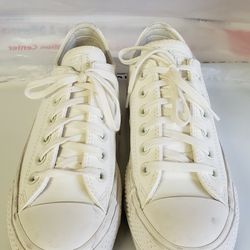 Women's Converse Chuck Taylor All Star Leather Low Top White Size 6