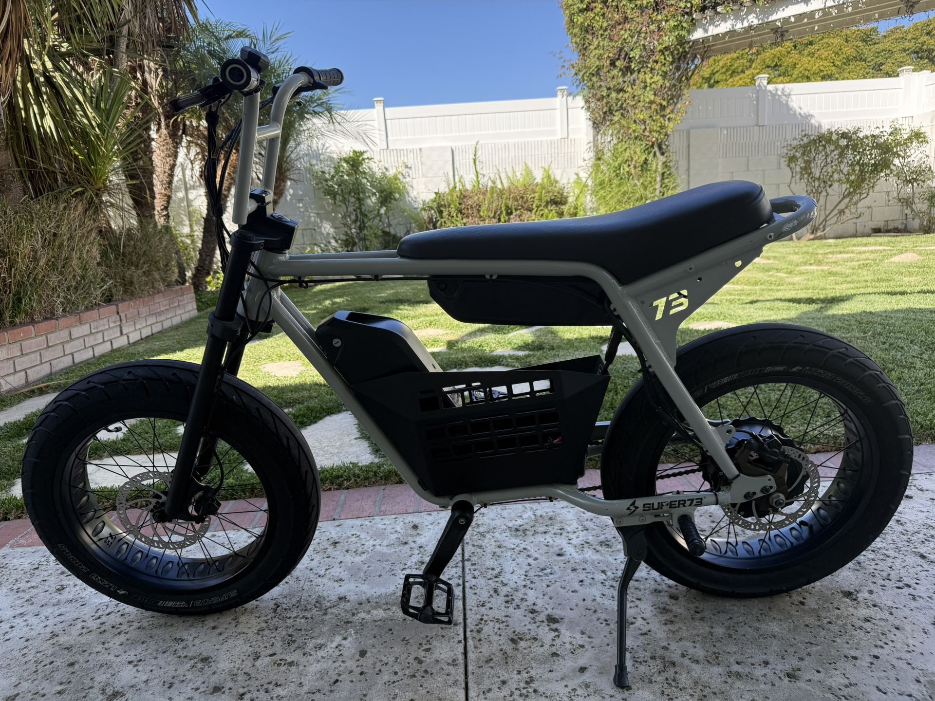 Super73 ZX - Moon Rock w Extra Battery