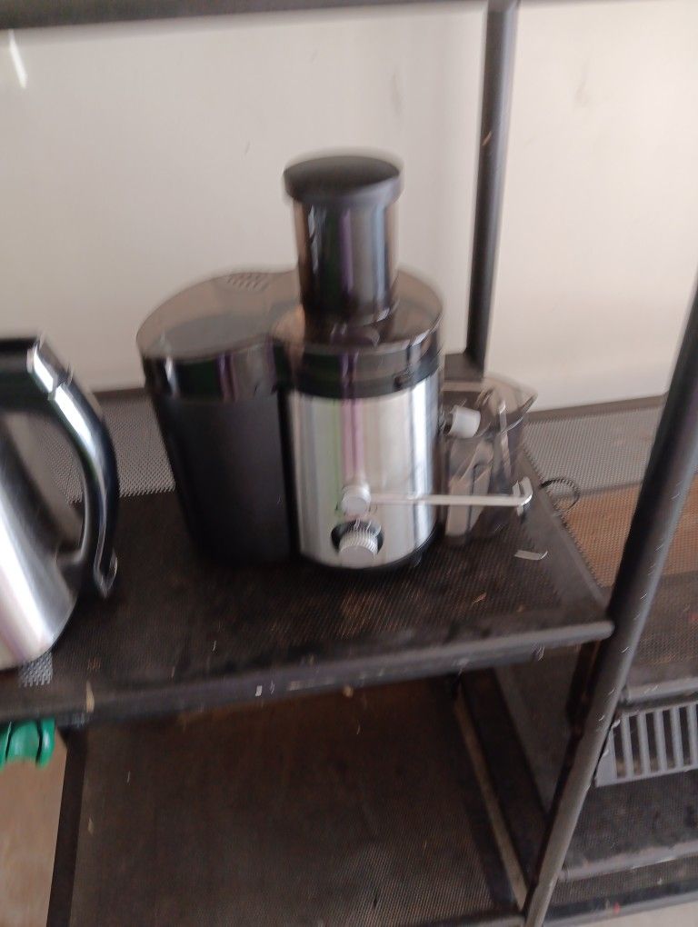JUICE MAKER