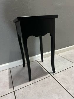 Black table stand