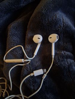 Apple EarPods with Lightning Connector