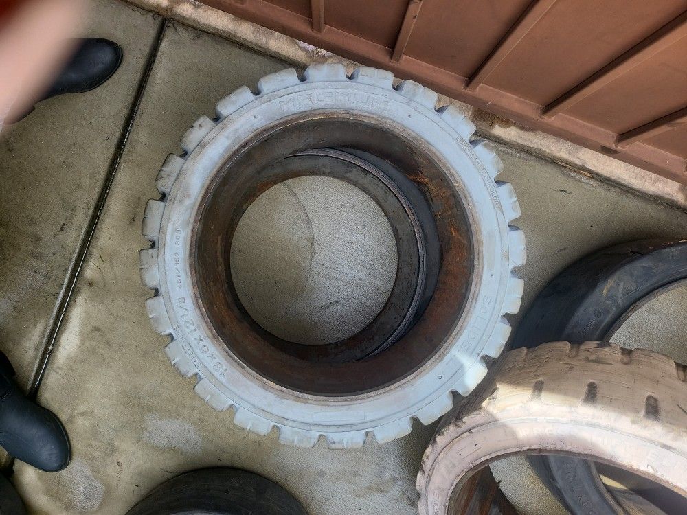 Forklift Tire, 18x6x12 1/8