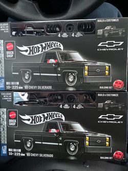 Hot Wheels Brick Shop 83 Silverado