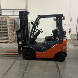 Toyota 8FGU15 Forklift 2,500 Lbs Capacity