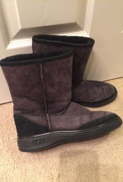 Unisex Ugg boots. Rubber bottoms size 6/7