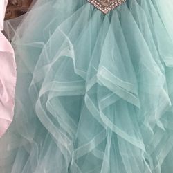 Quinceañera dress small to fit large