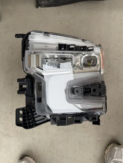 2022 - 2024 Chevy Silverado headlight (Driver)