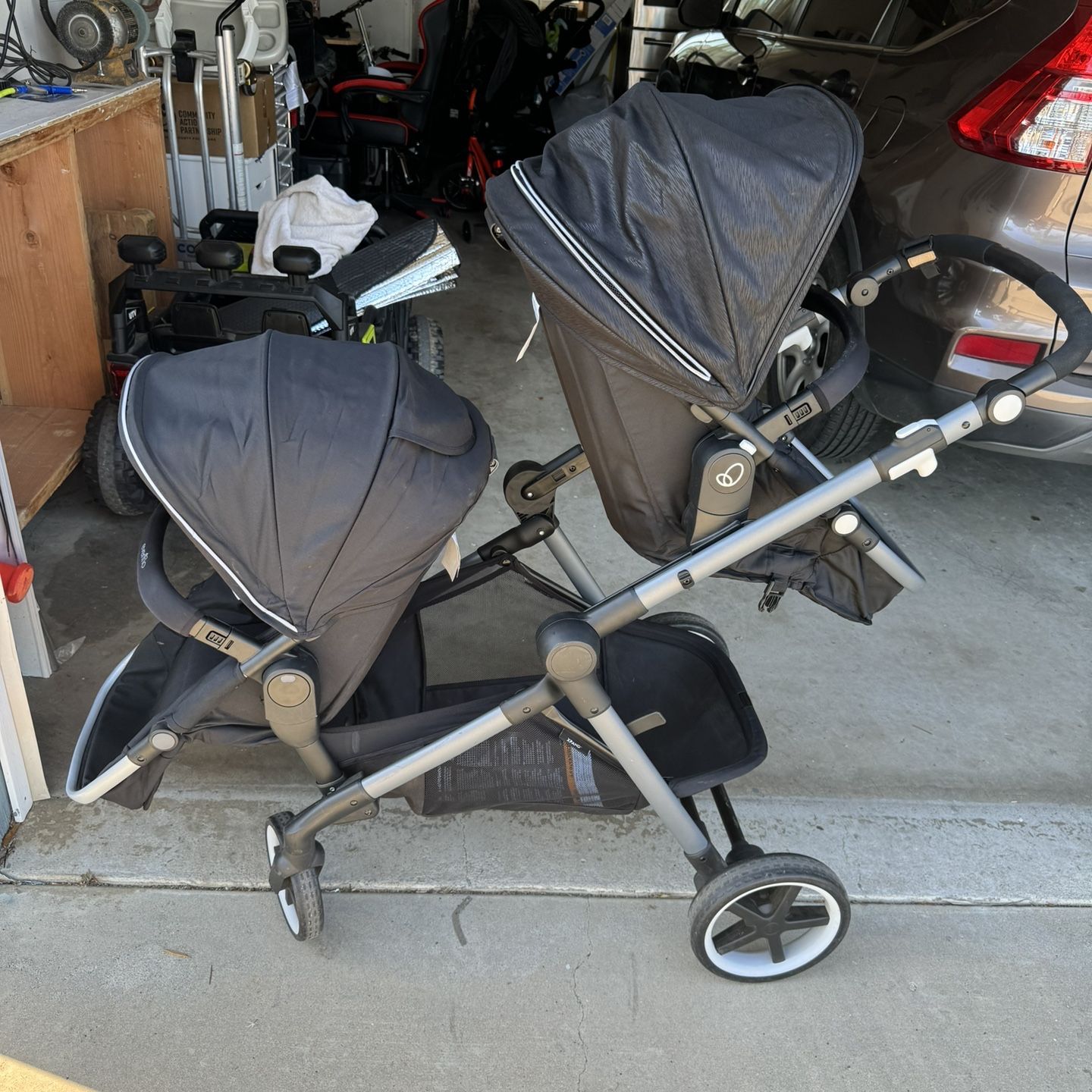 Evenflo Pivot Xpand Gold With Two Toddler Seats