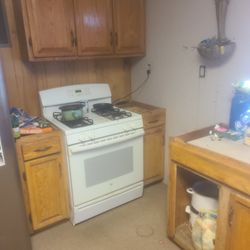 Kitchen  Cabinets  Need Them gone $150 Obo