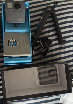 Fusion captures spherical video and photos, recording everything so you can find the best shots later. Play it back in VR or use OverCapture to create