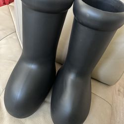 Big Black Boots 