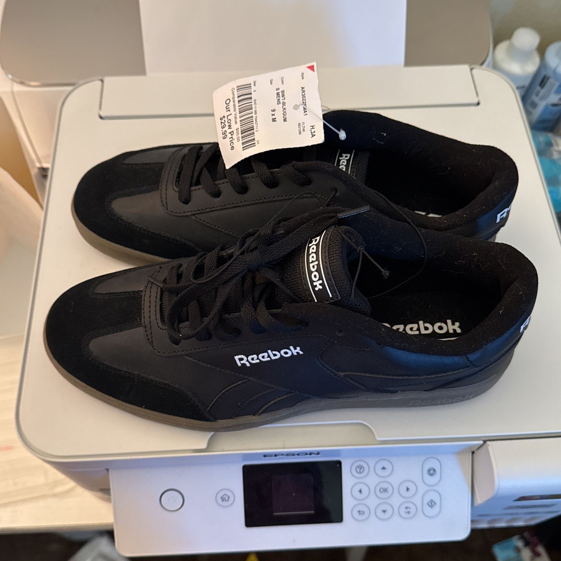 Reebok Man’s black Shoes Size 9