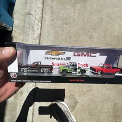 M2 Machines 3 Squarebody Truck Hauler