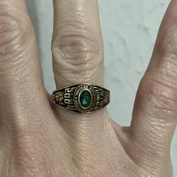 18k Balfour ring