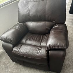 Leesworth power Recliner From Ashley Furniture