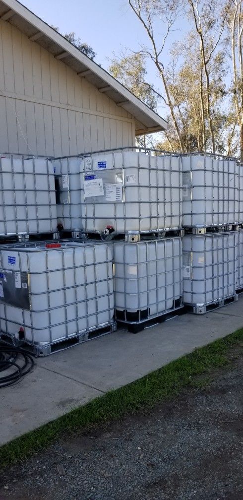 IBC Tote 275 Gallon Water Tank 