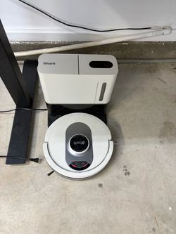 Shark Robot Vacuum with Auto-Empty Base