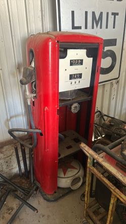 Vintage texaco sky chief gas pump