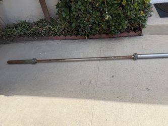 Titan brand Olympic bar 7 foot long 45 lbs with collars