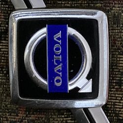 Volvo XC90, S60, and V70. front grille emblem badge - ( Used )