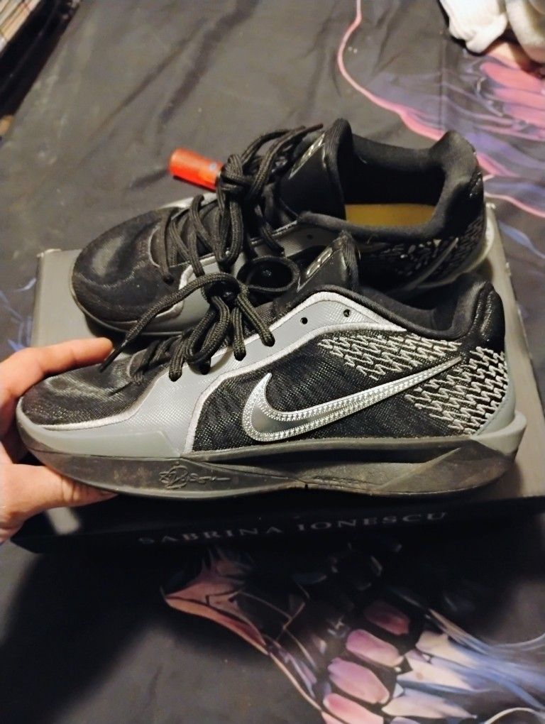 Nike Sabrina 2 Black And Silver Mirrored Women's Size 7.5