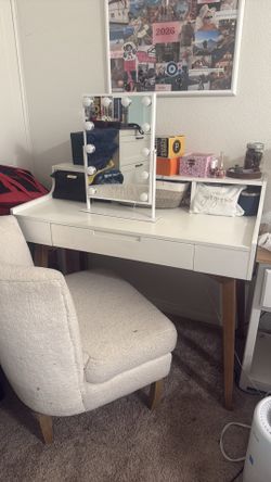 Vanity desk, chair and lighted mirror