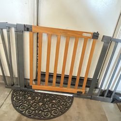 Adjustable Pet Gate With Hardware