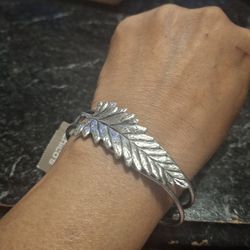 Chico"s Leaf Hinged Bracelet 