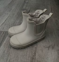 Bearpaw rain boots